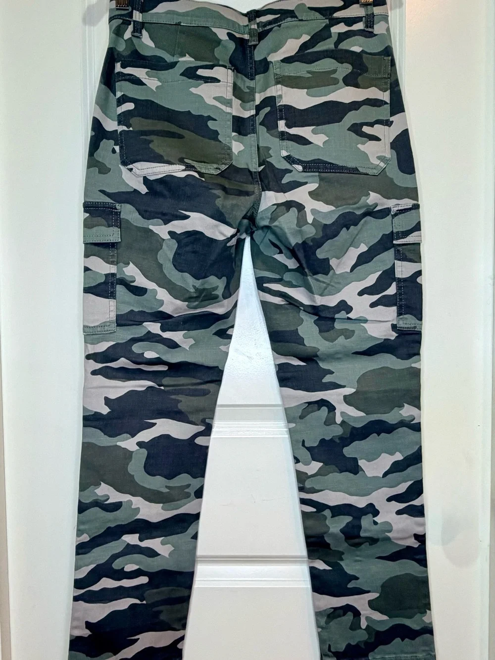 🪖 J.Crew Camo Cargo Pants Women’s Size 28 Straight Leg Utility Military Chic